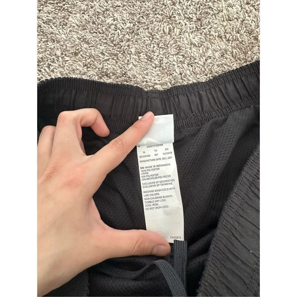 Nike Solid Essential Lap 9